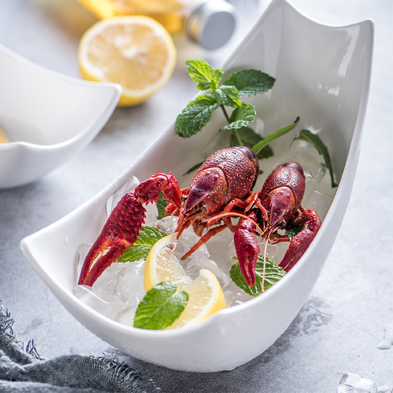 Shaped white irregular salad bowl MU0200